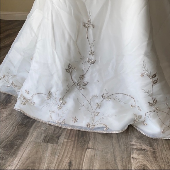 Strapless wedding dress size 12 - Picture 5 of 14